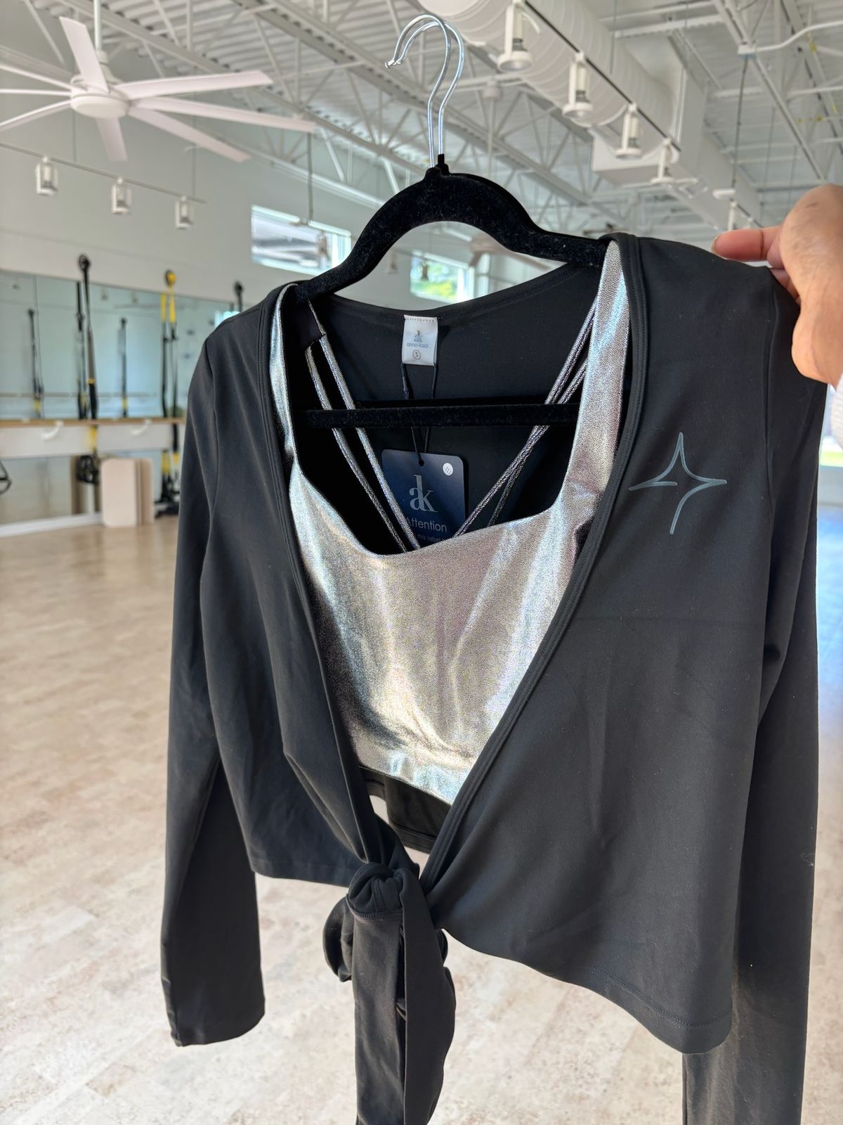 True40 Logo Black Shrug
Black True40 long-sleeve shrug with a signature logo, wrap front and adjustable waist tie.